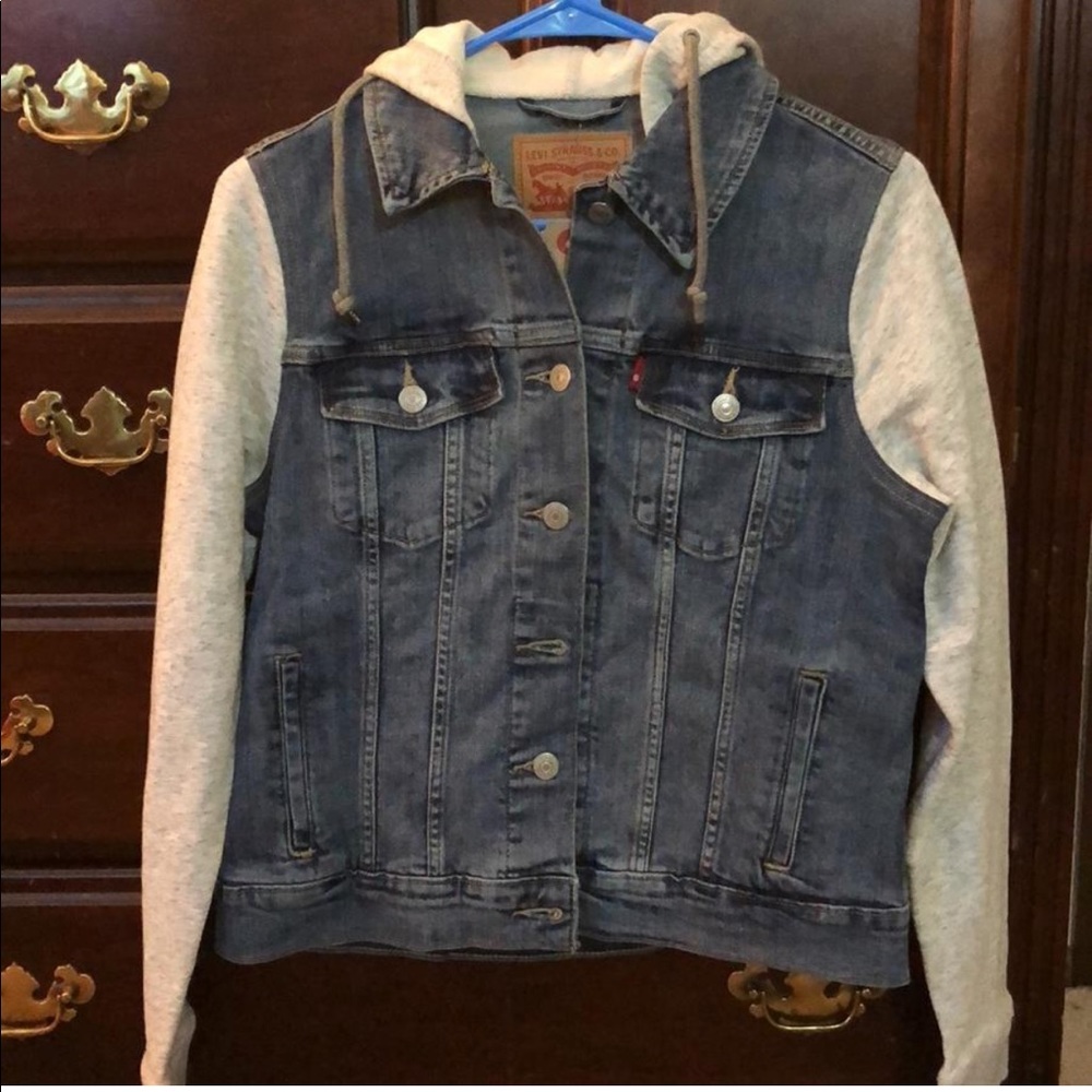 Levi’s sweatshirt/denim jacket